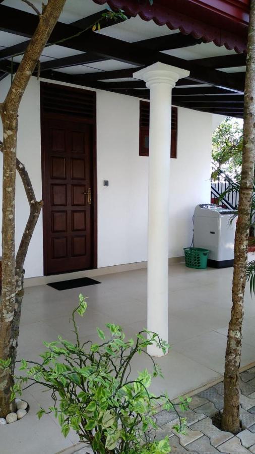 Villa Araliya Hikkaduwa Buitenkant foto