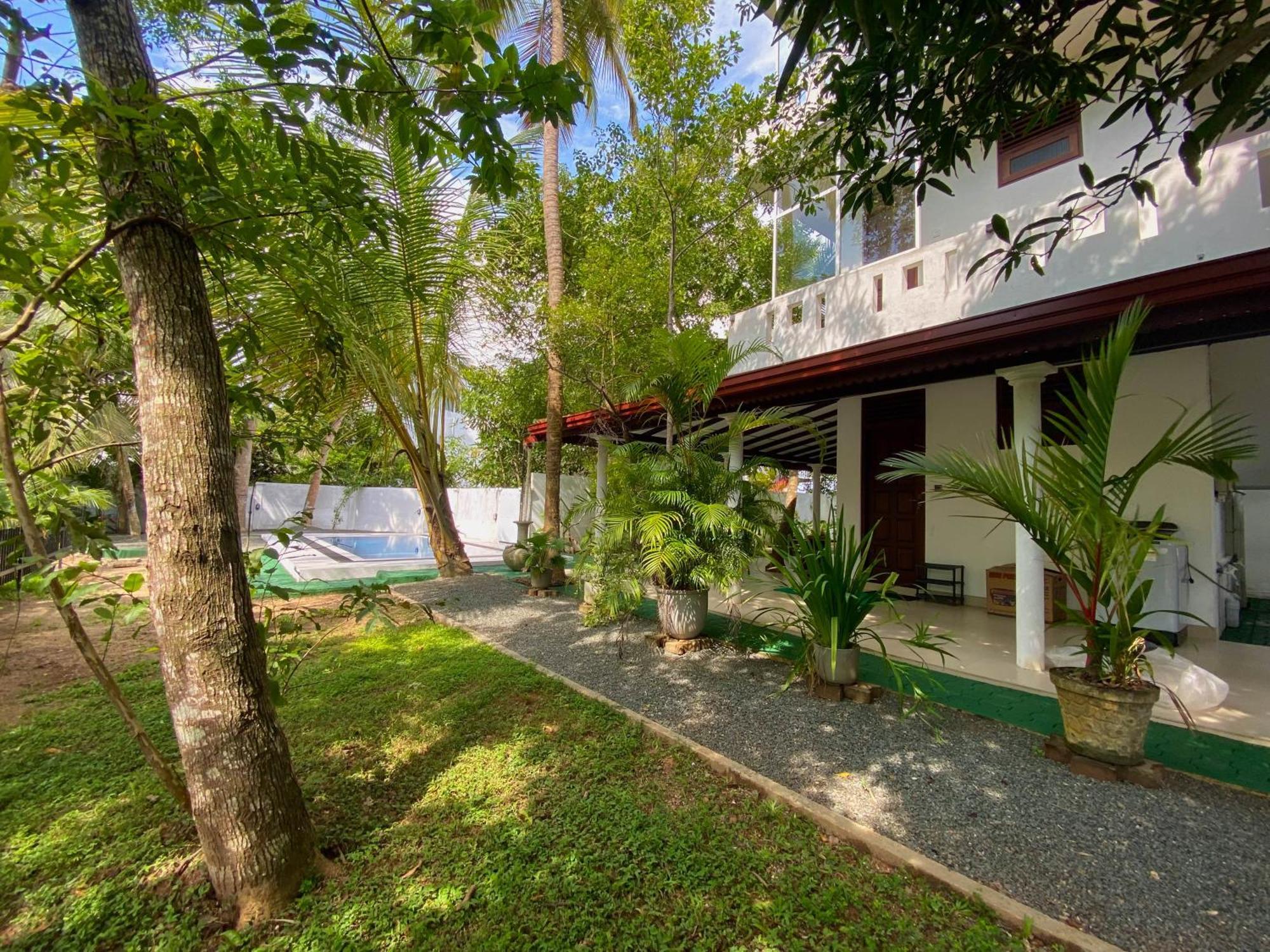 Villa Araliya Hikkaduwa Buitenkant foto